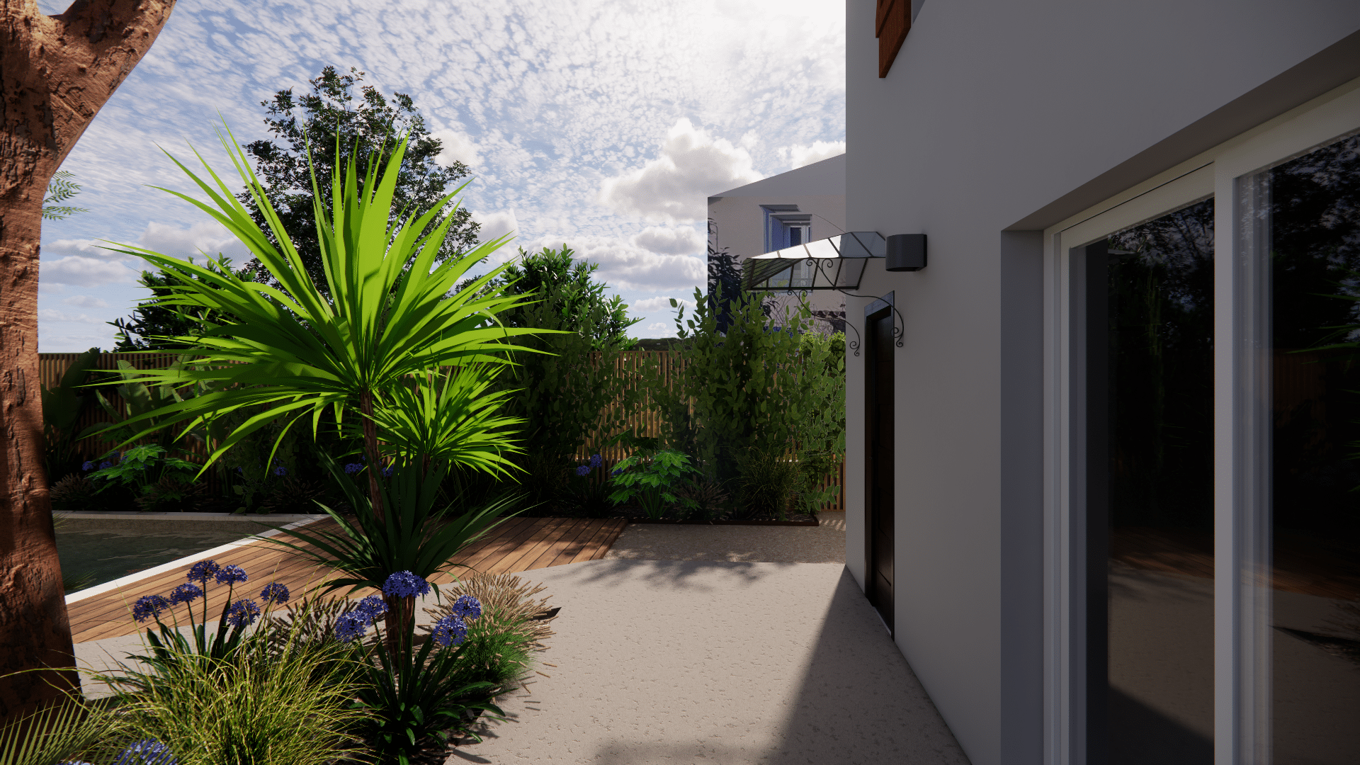 Aménagement de jardin moderne avec terrasse en bois, piscine et plantes tropicales devant une maison blanche.